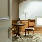 Heloise Nocleg ze śniadaniem 3*